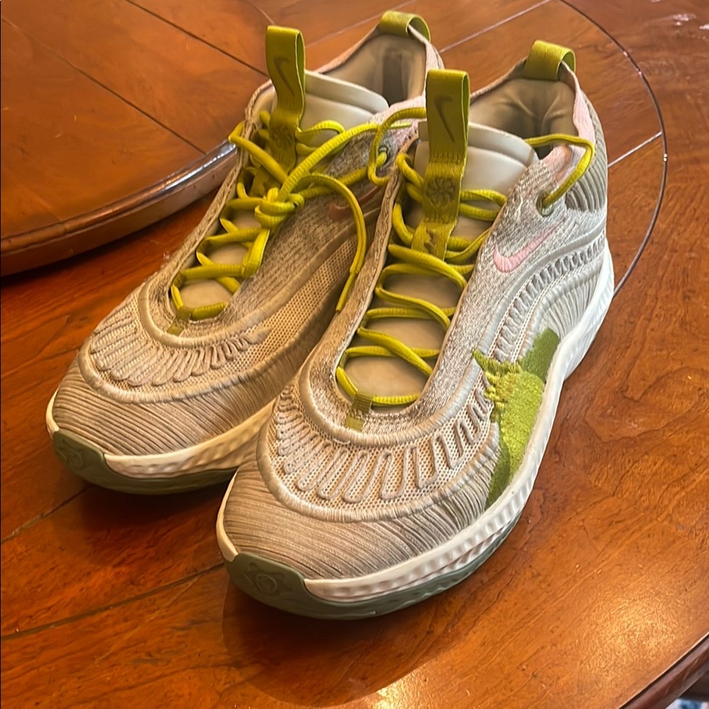 Nike Cosmic Unity 3 size 11